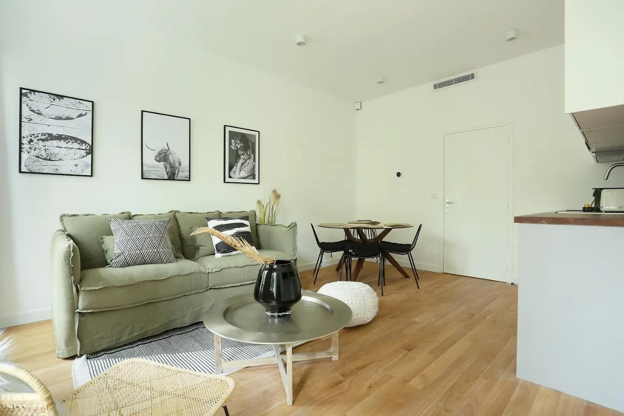 Daire Center Of By Prestige *