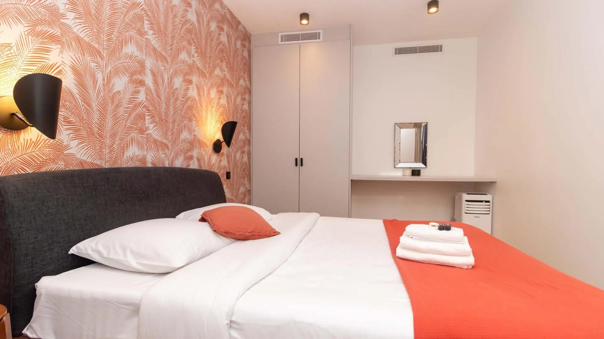 Center Of By Prestige Paris